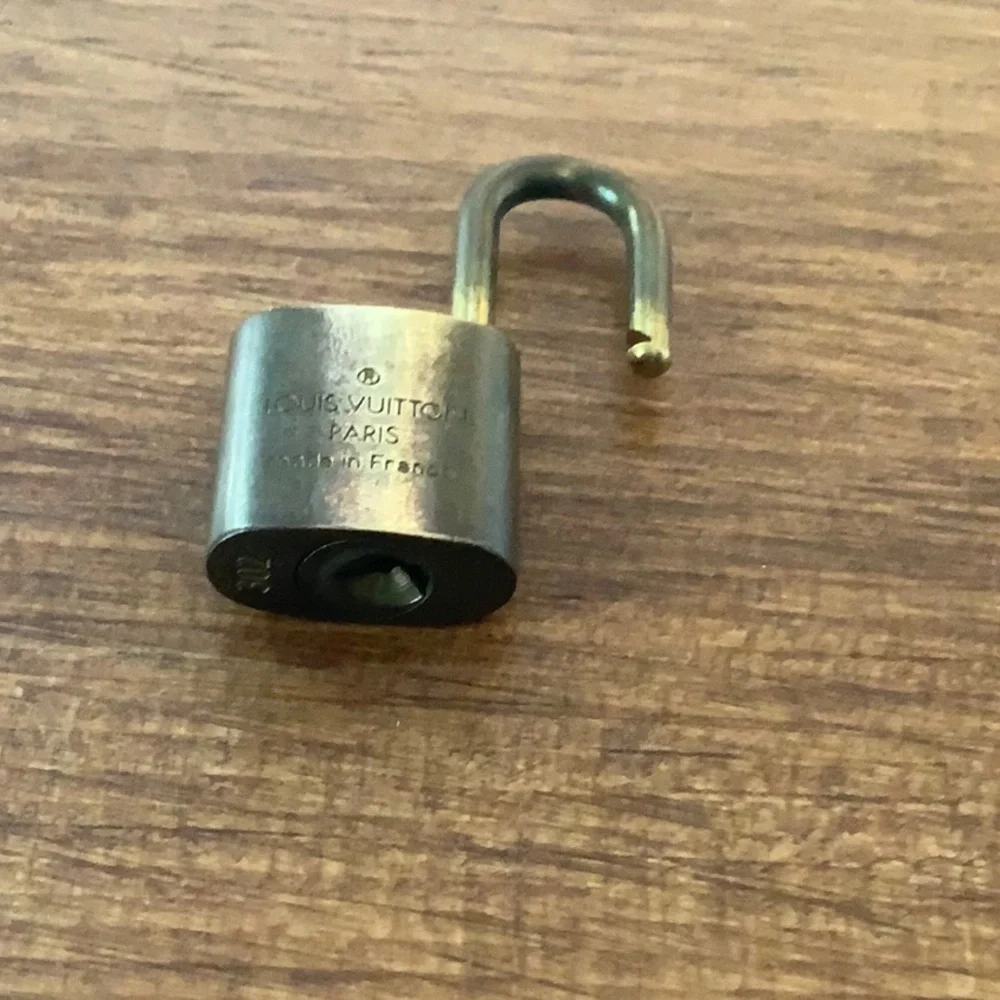 Louis Vuitton Brass '302' Padlock in Goldtone with Goldtone Key [a]